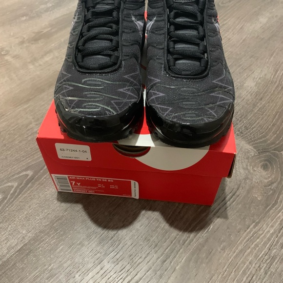 SHOES - Picture 3 of 9